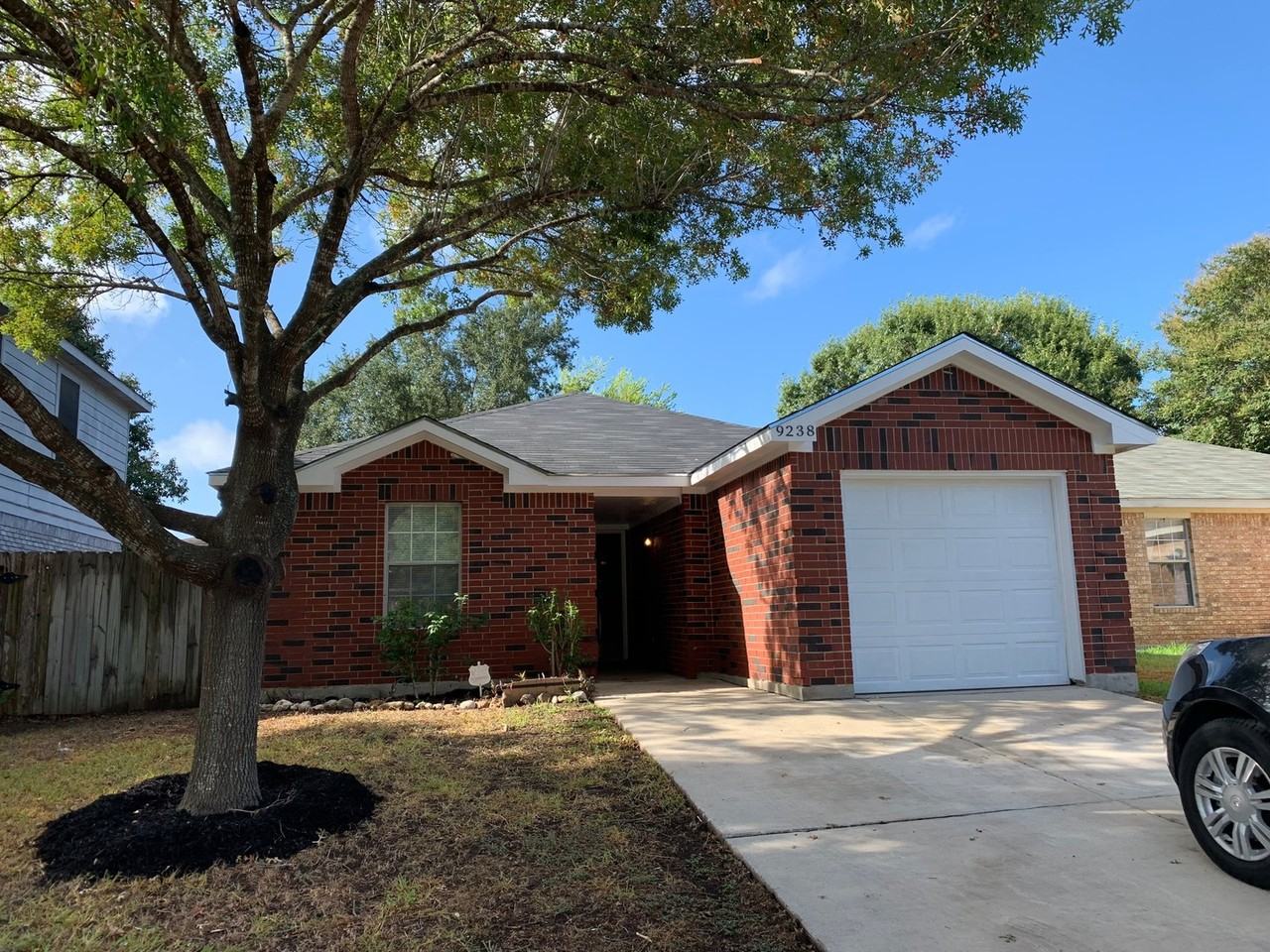 9238 Encino Vlg - Photo 6 of 22