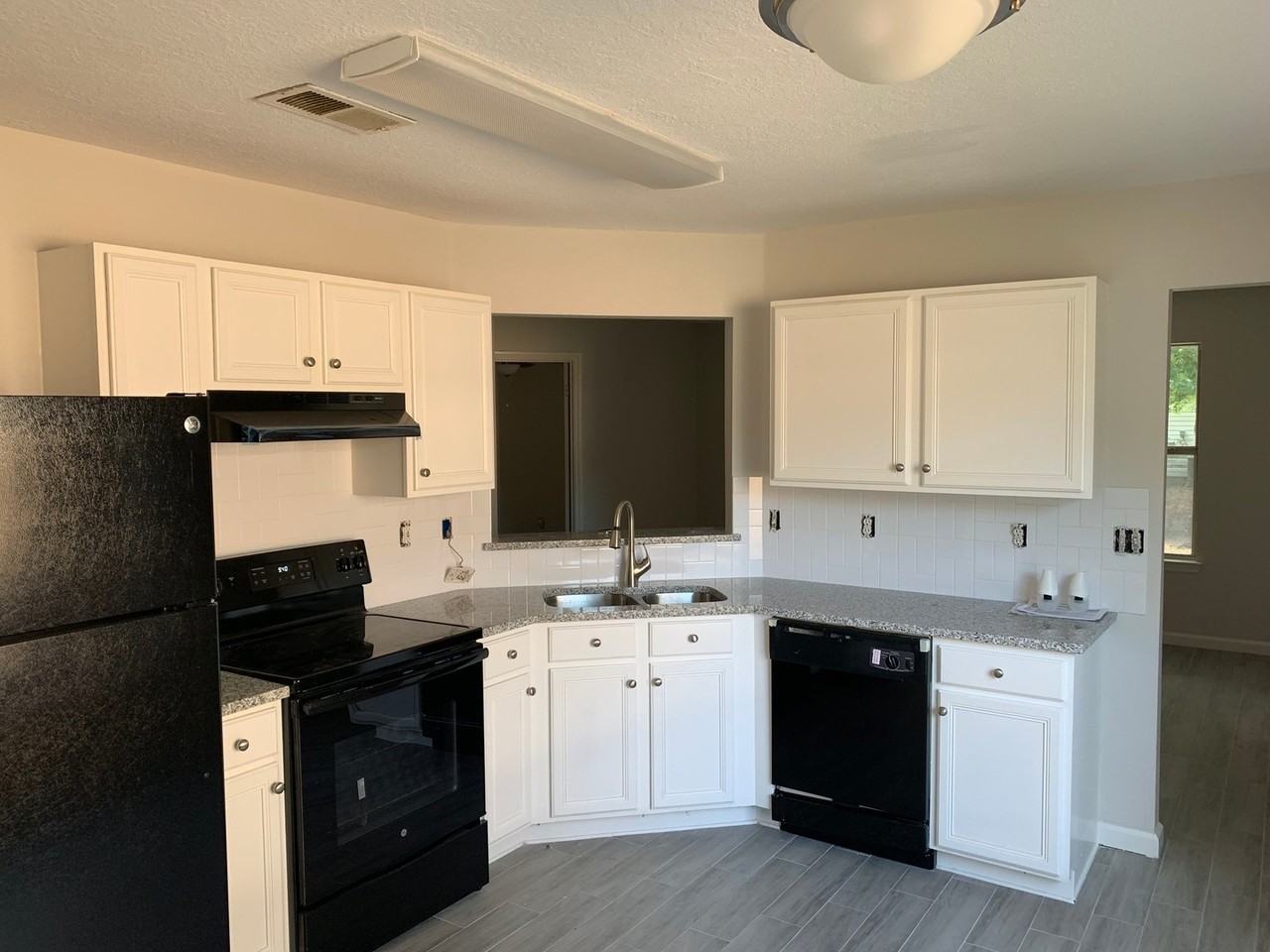 9238 Encino Vlg - Photo 5 of 22