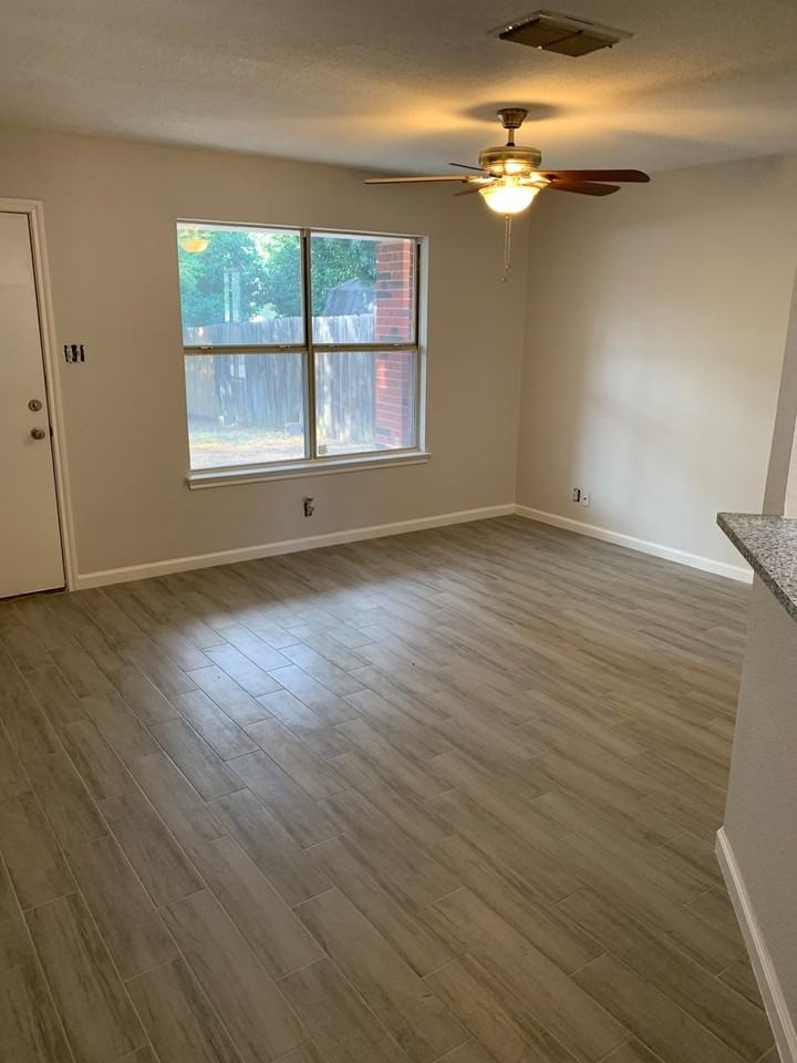 9238 Encino Vlg - Photo 4 of 22