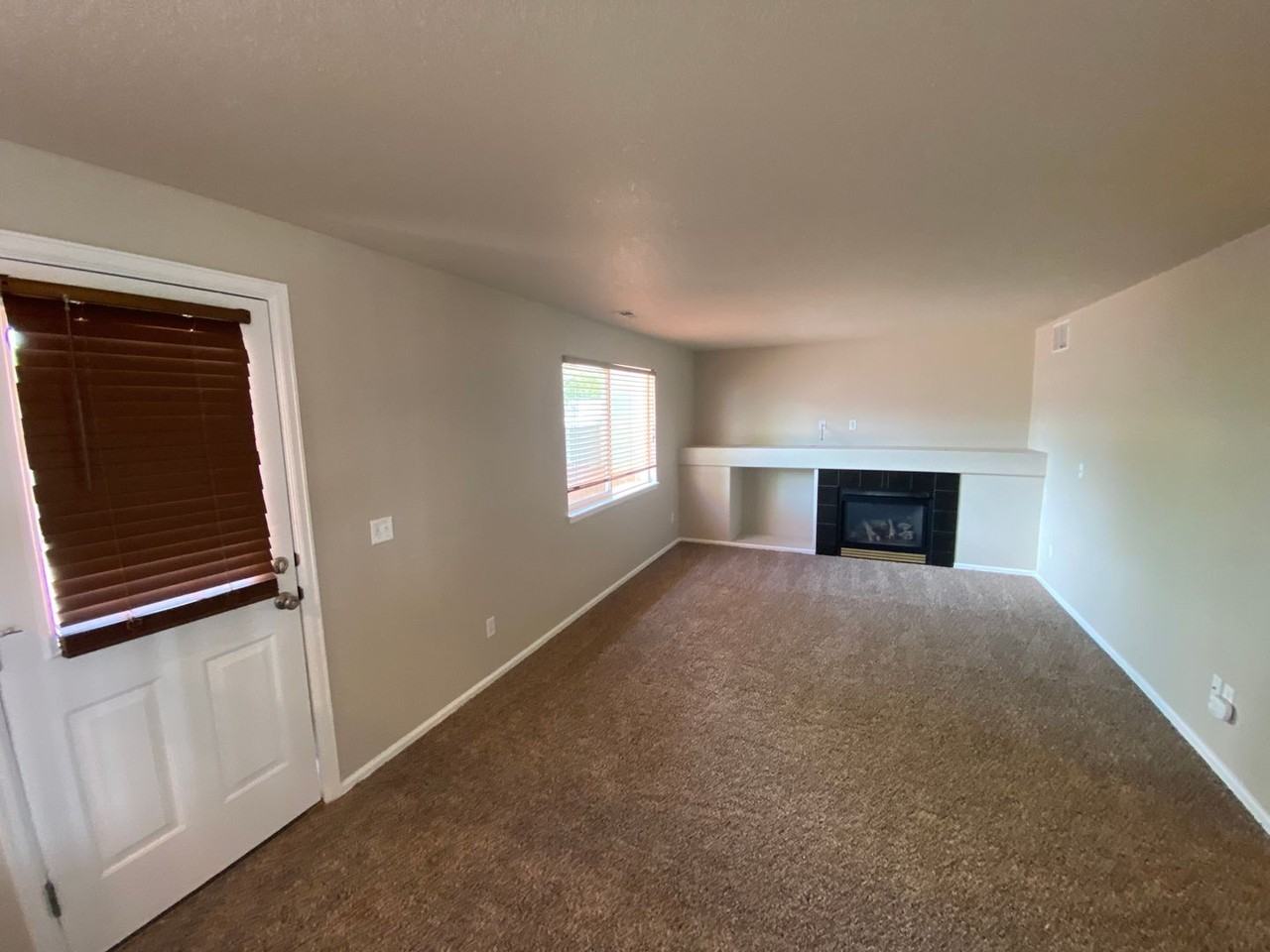 5639 Vermillion Bluffs Dr - Photo 3 of 14