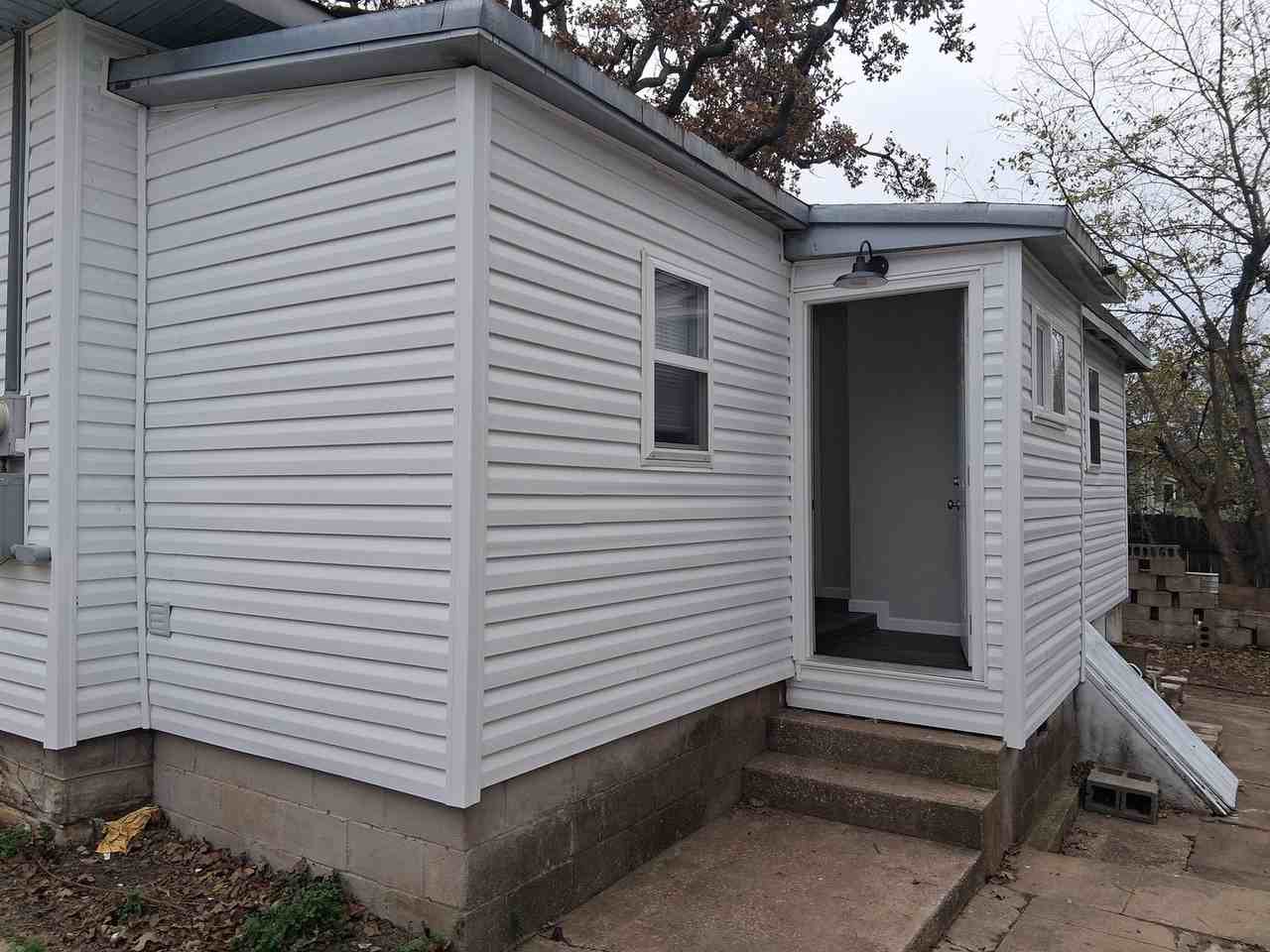 602 S Oak St - Photo 3 of 19