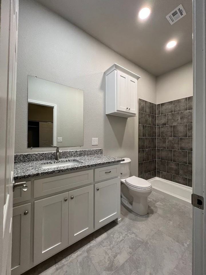 602 S Oak St - Photo 7 of 19