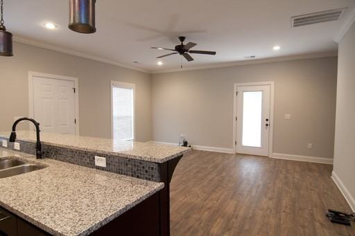 215 Park West Loop - Photo 4 of 15