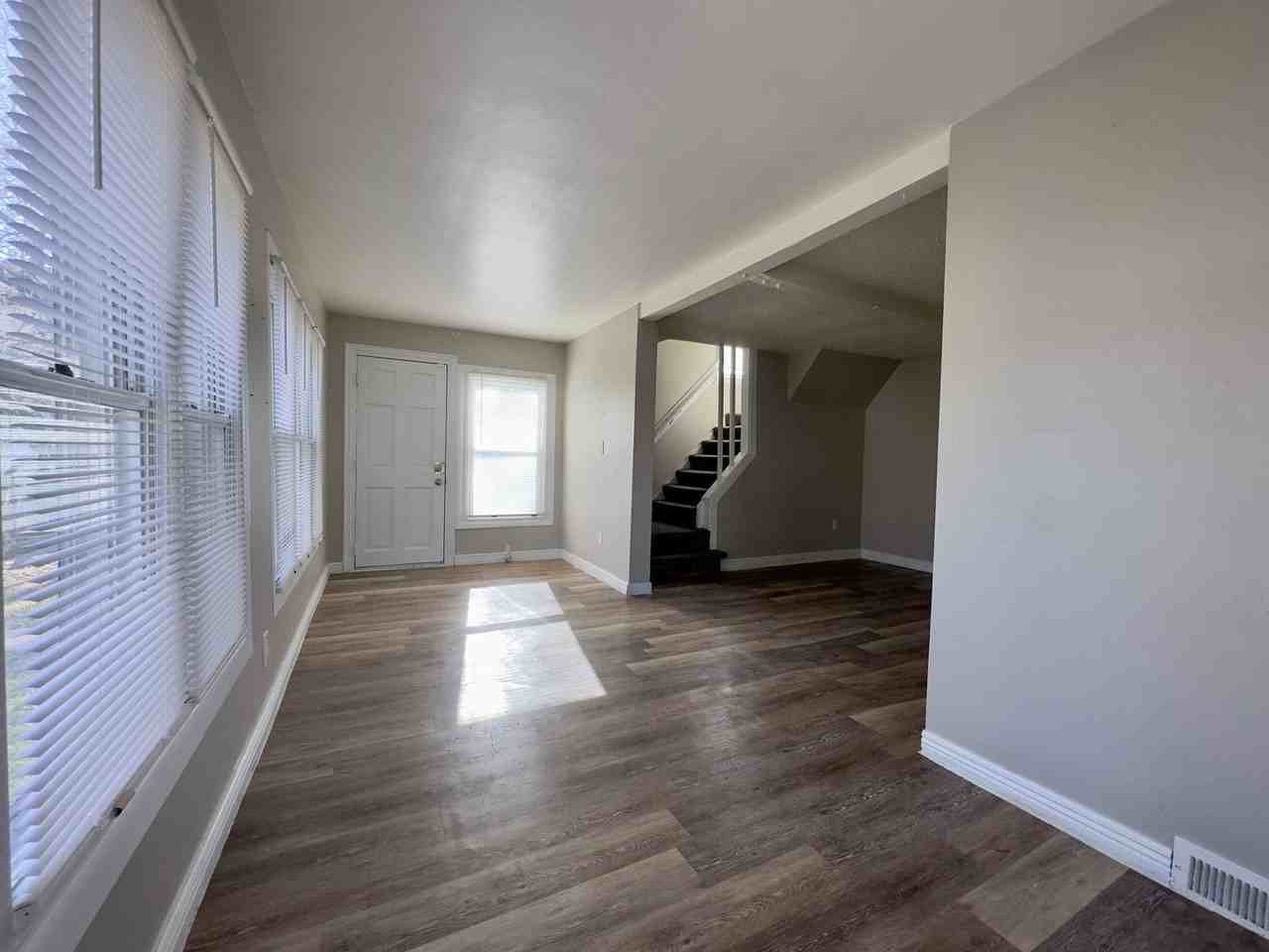 5723 North 38th Street - Photo 3 of 24