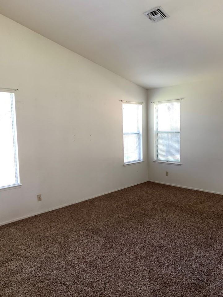 2325 Shoshone Drive - Photo 2 of 20