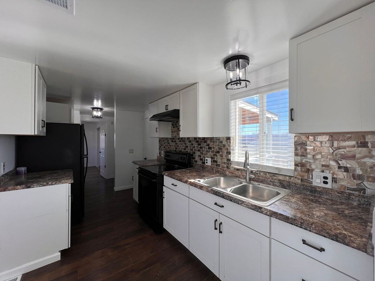 1380 Donner Trail - Photo 2 of 30