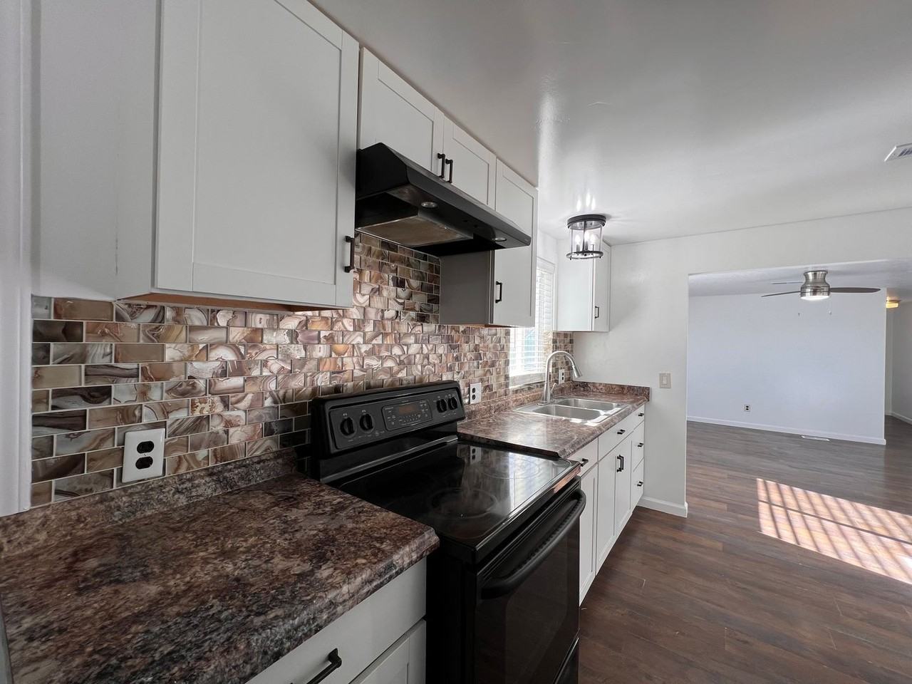 1380 Donner Trail - Photo 3 of 30