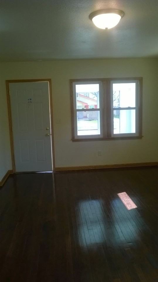 5647 North 36th Street - Photo 3 of 8