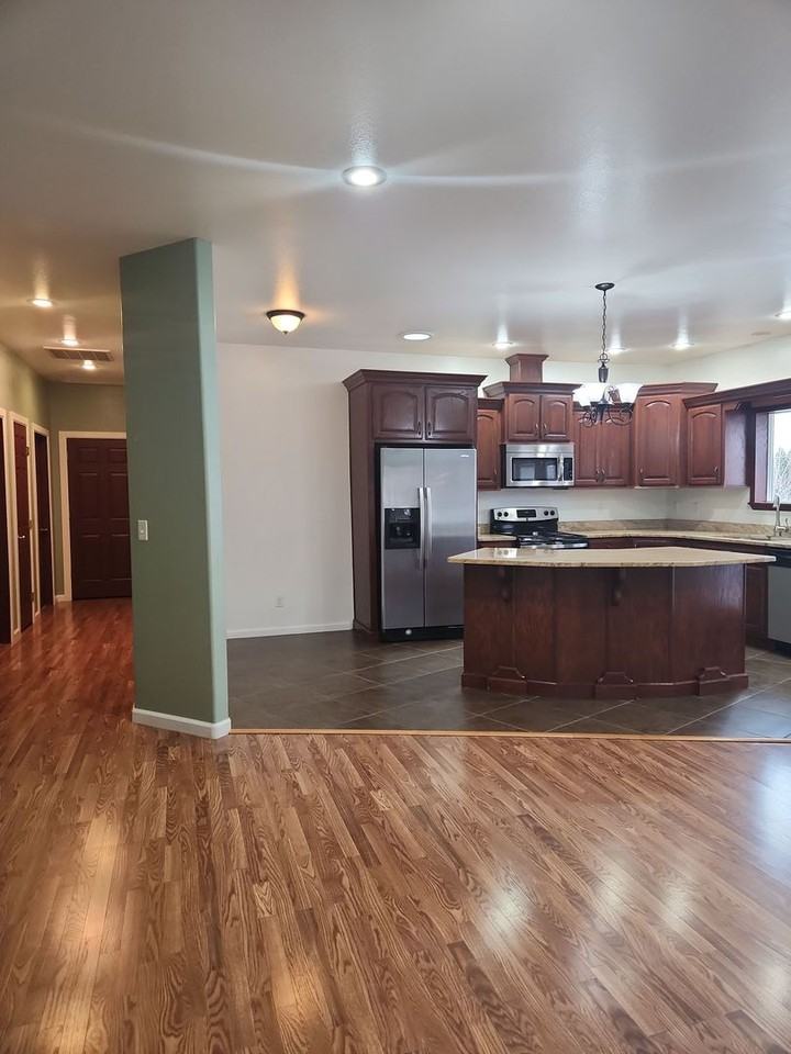 1102 Ashley Way - Photo 5 of 27