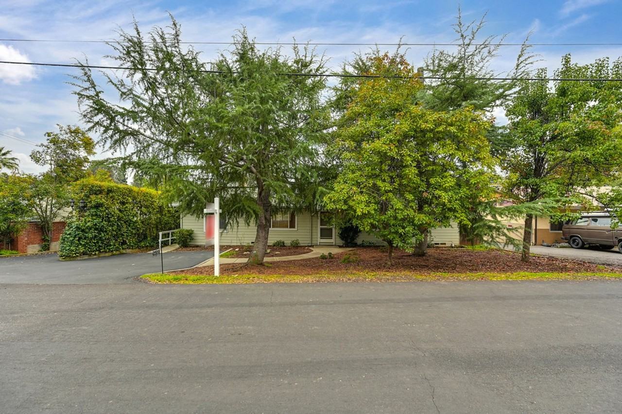 1450 Live Oak Ln - Photo 2 of 43