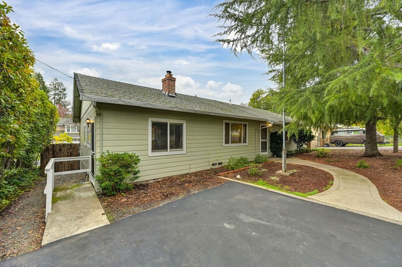 1450 Live Oak Ln - Photo 7 of 43