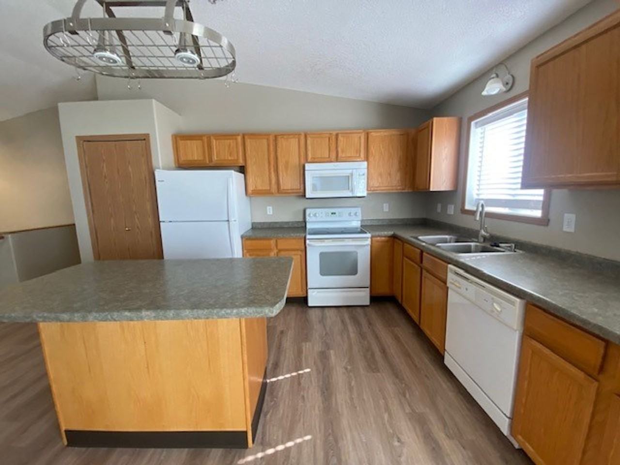 6013 23rd St S - Photo 3 of 41