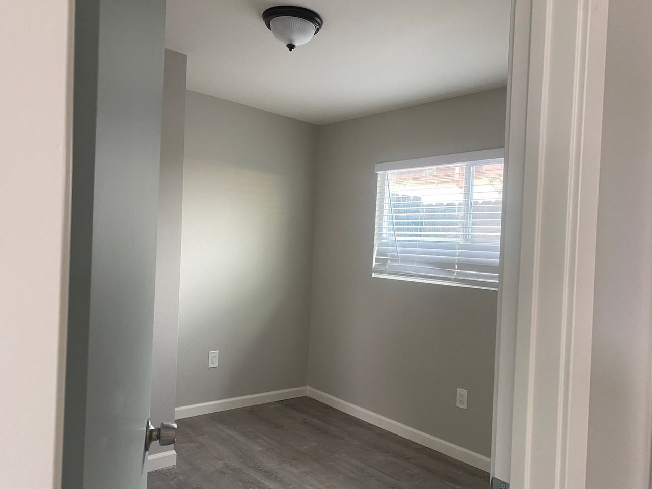 3536 1/2 47th St - Photo 4 of 10