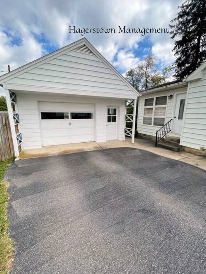 11021 Rosewood Drive - Photo 2 of 20