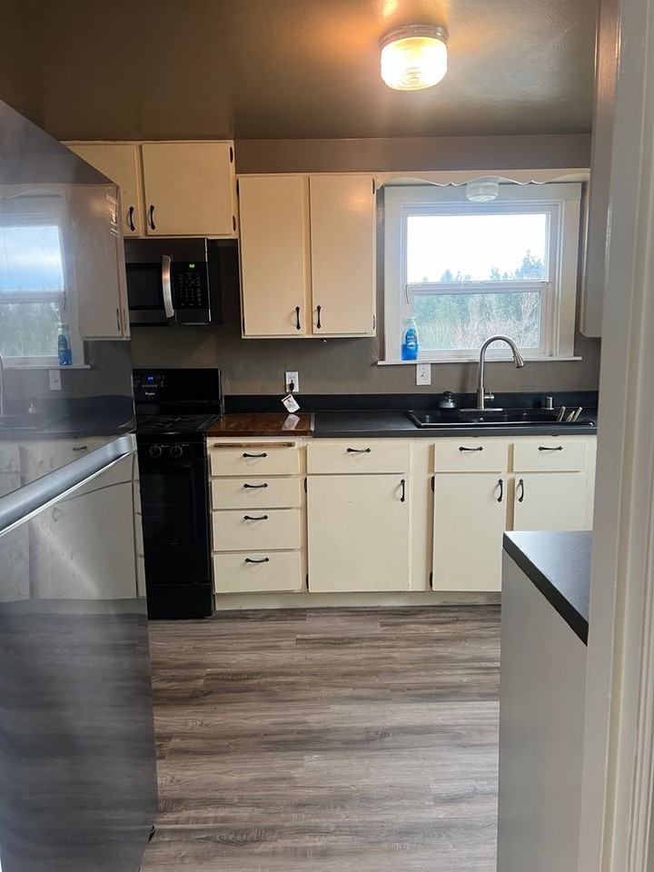 558 Windsor Pl Ne - Photo 5 of 33