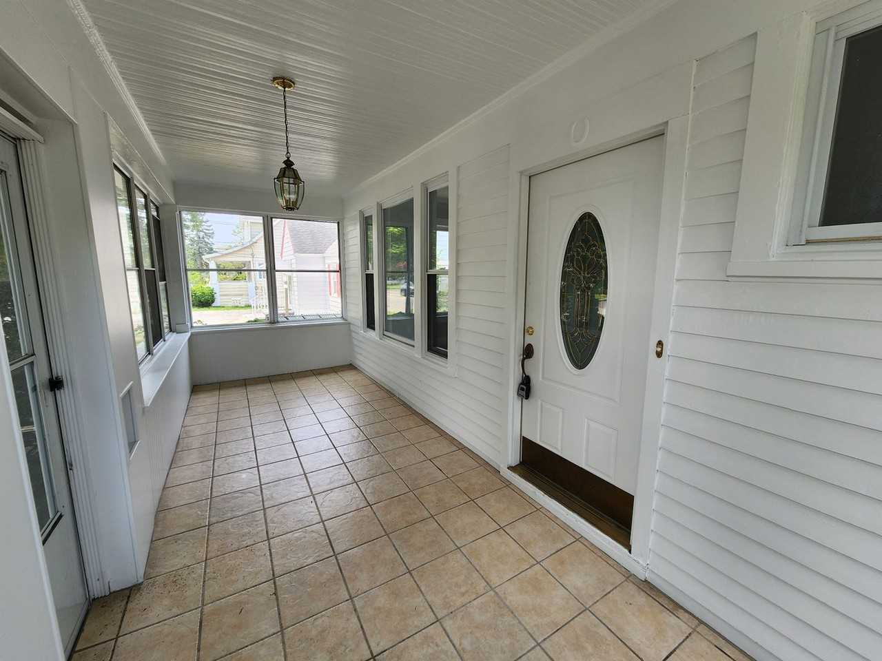 121 S Farview Ave - Photo 2 of 19