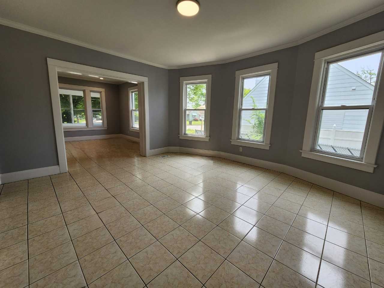 121 S Farview Ave - Photo 5 of 19