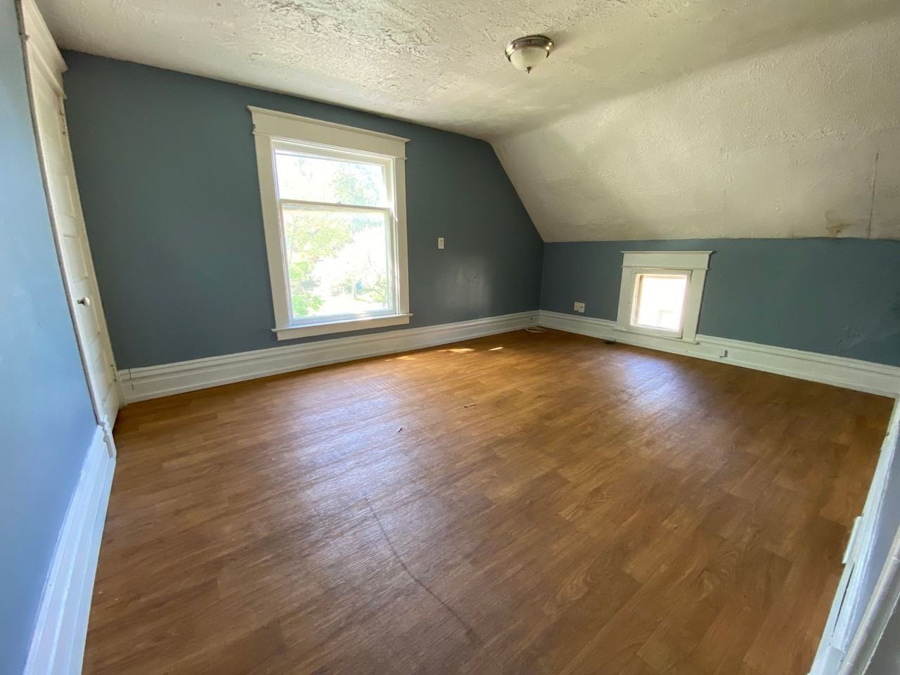 817 Egleston Avenue - Photo 4 of 8