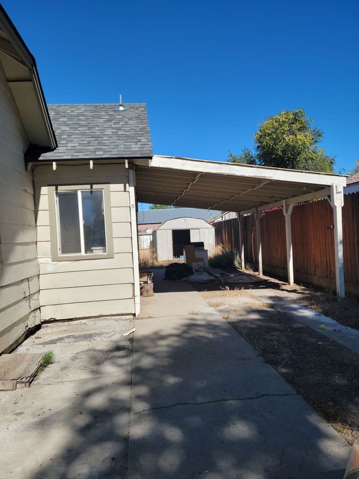 1304 W 8th St - Photo 3 of 13