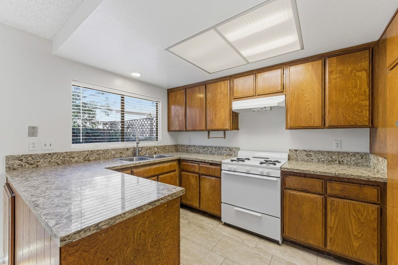 2286 Pacific Ave #E - Photo 6 of 19