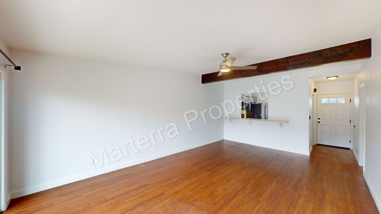 327 Cabrillo St - Photo 4 of 16