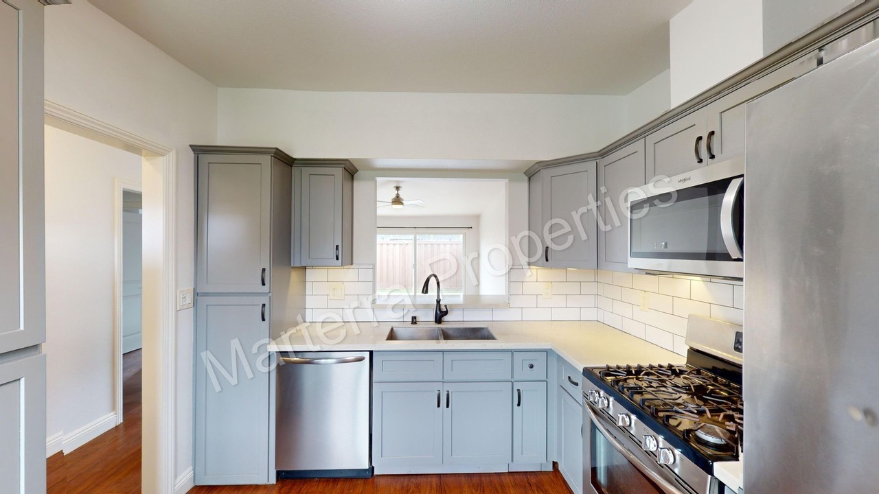 327 Cabrillo St - Photo 6 of 16