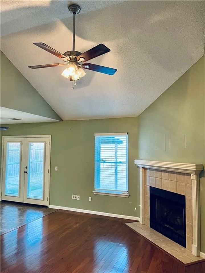 1160 S Jasmine Ln - Photo 2 of 19