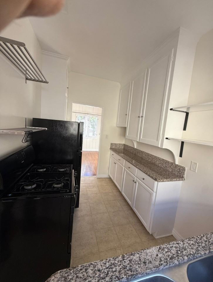 1839 Grace Avenue #5 - Photo 5 of 15