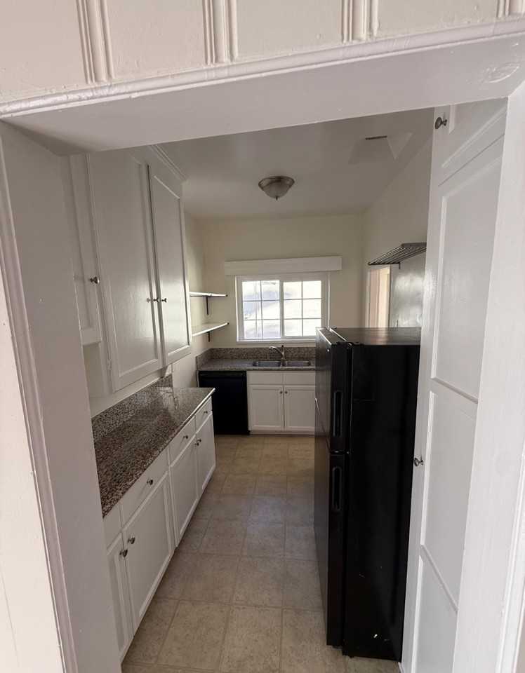 1839 Grace Avenue #5 - Photo 7 of 15