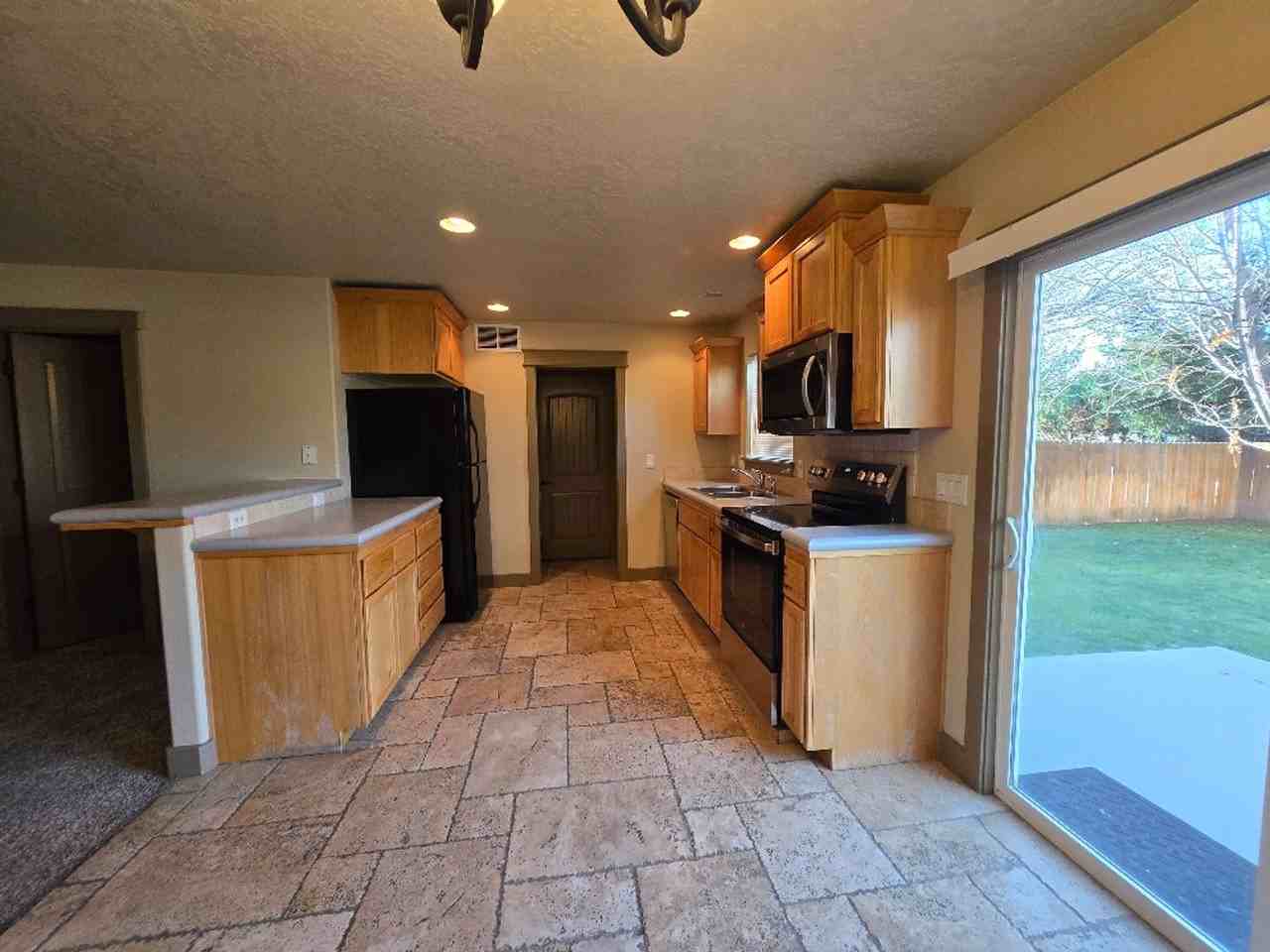 1113 South Phillippi Street - Photo 2 of 12