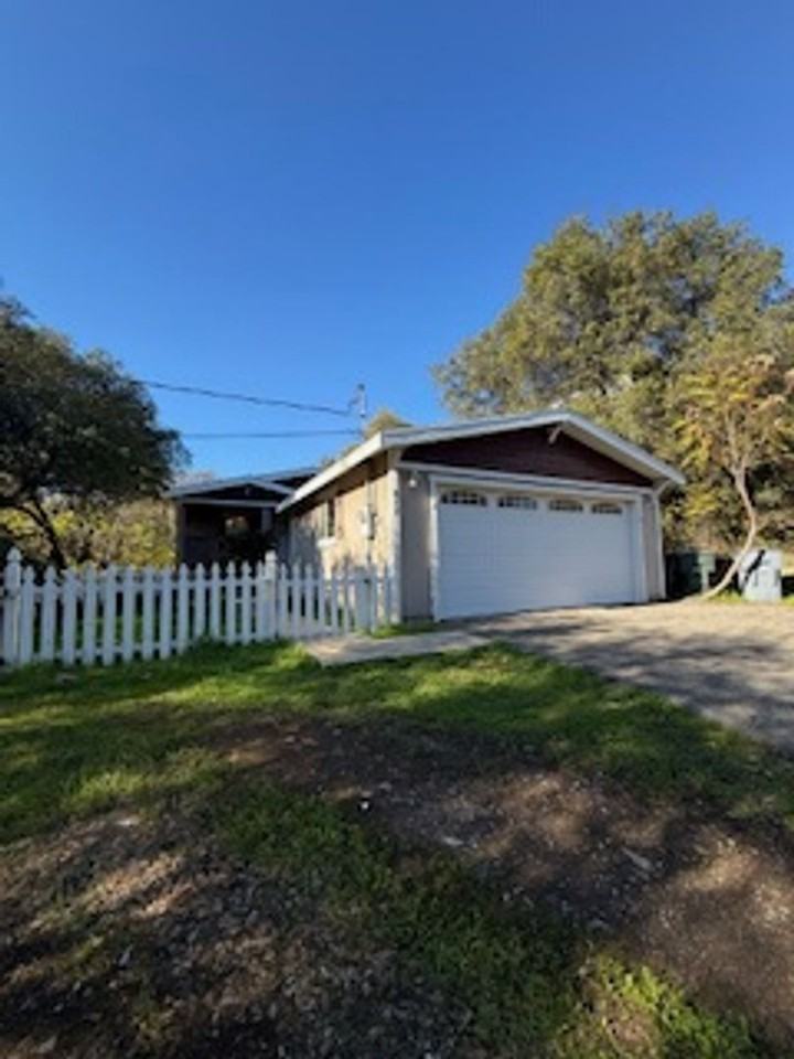 817 Holly Hill Road - Photo 2 of 18