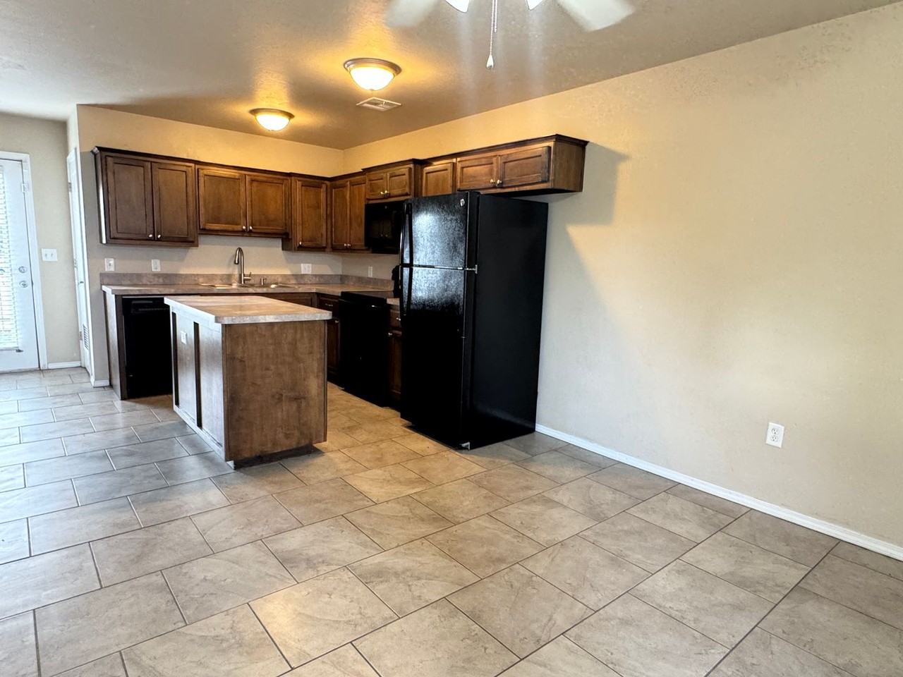 1305 Sw Washington Ave - Photo 2 of 9