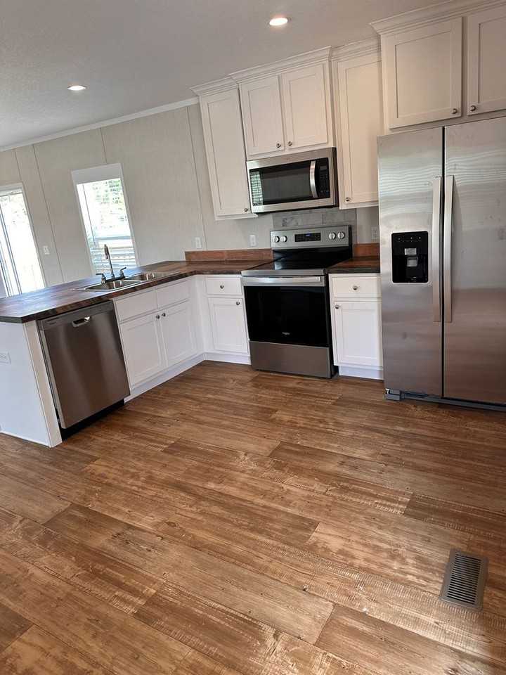 423 West Dogwood Avenue - Photo 5 of 8