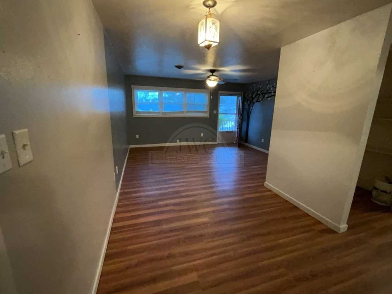 1104 S 23rd St - Photo 6 of 19