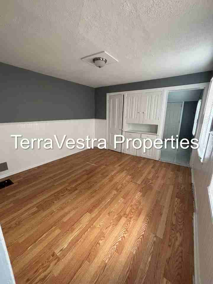 97 Chestnut St - Photo 4 of 7