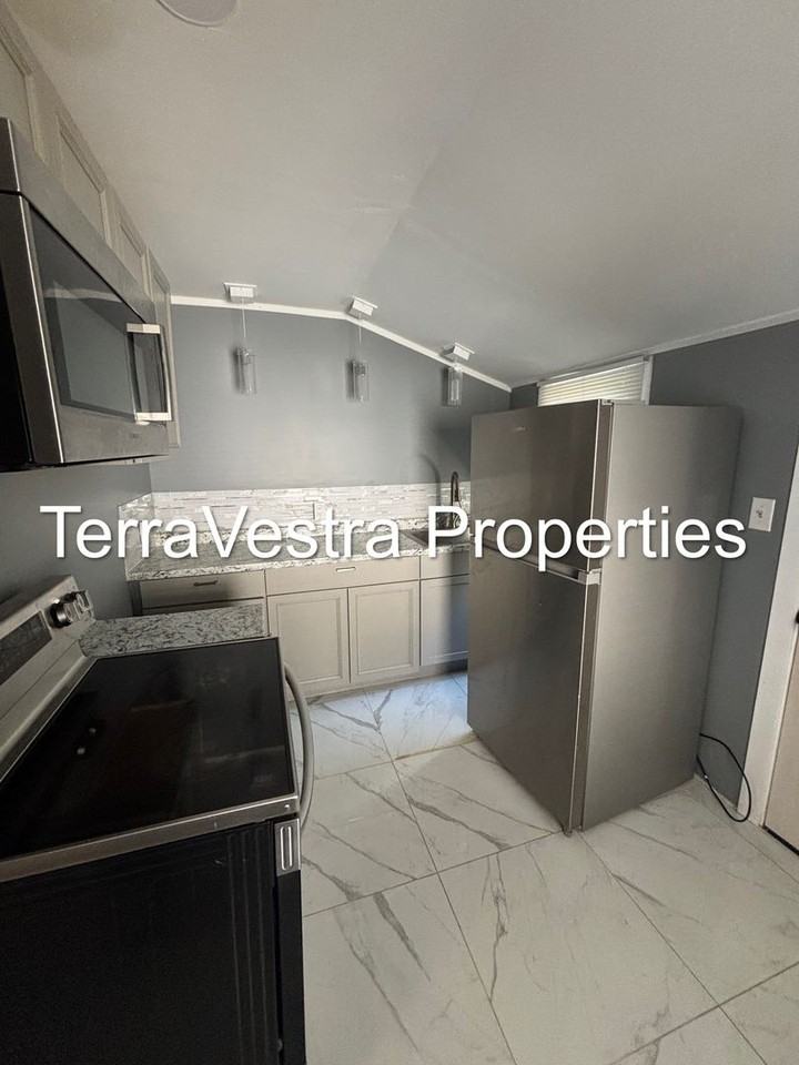 97 Chestnut St - Photo 5 of 7