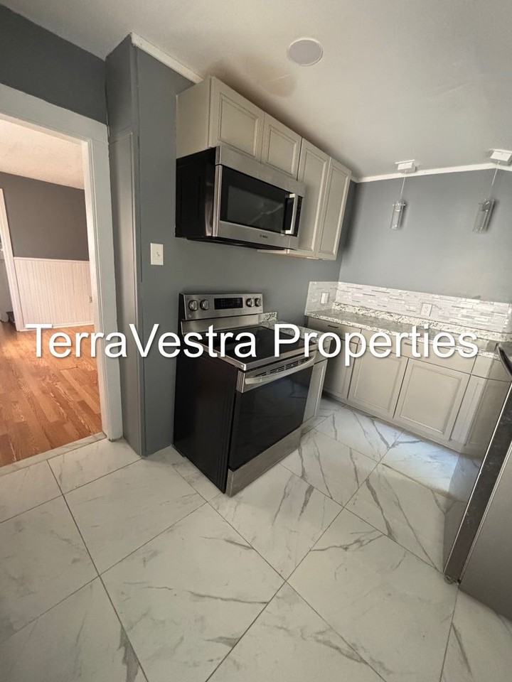 97 Chestnut St - Photo 6 of 7