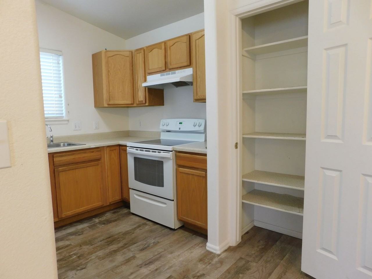 657 Springbrook Dr - Photo 5 of 19