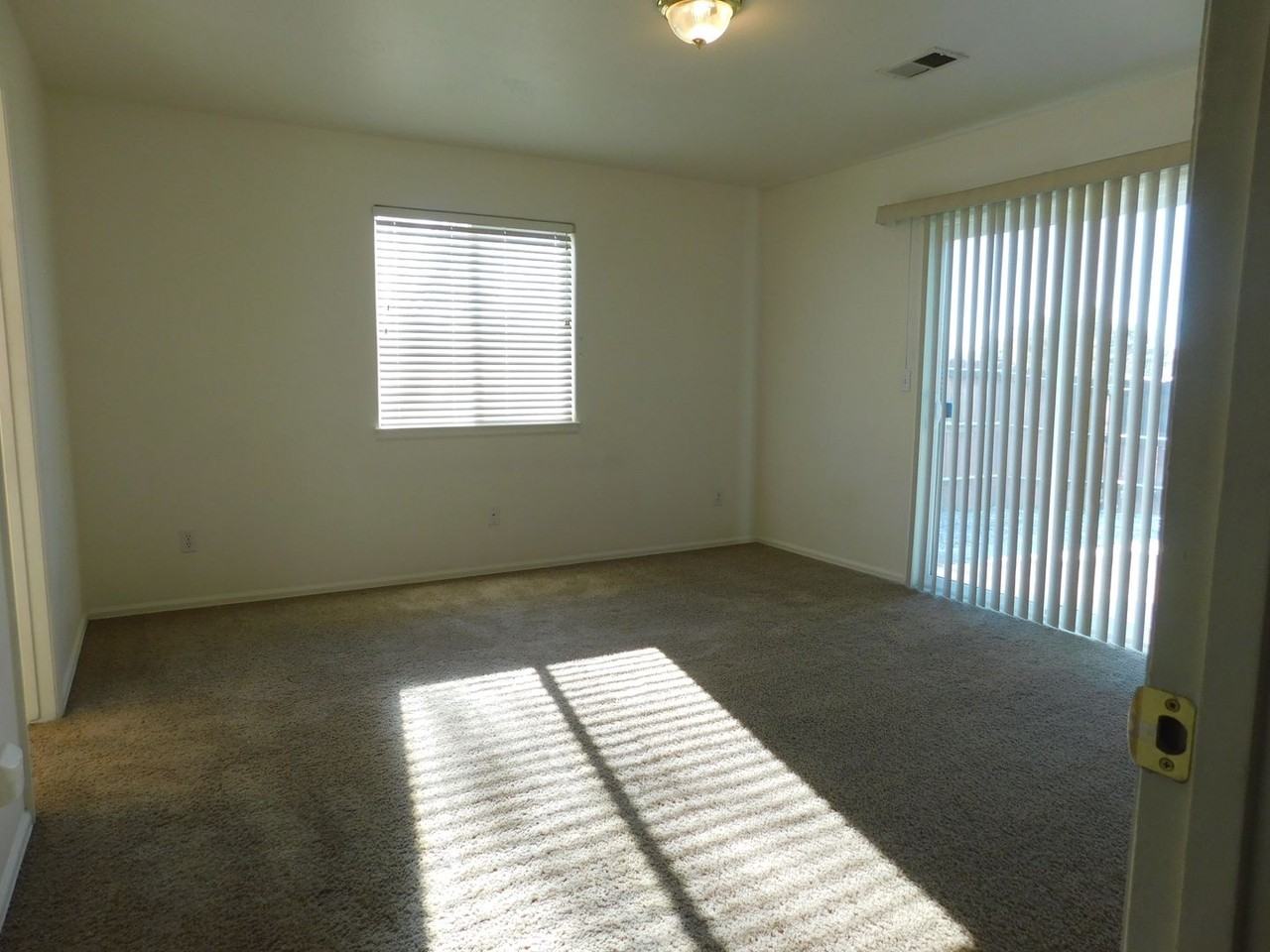 657 Springbrook Dr - Photo 7 of 19