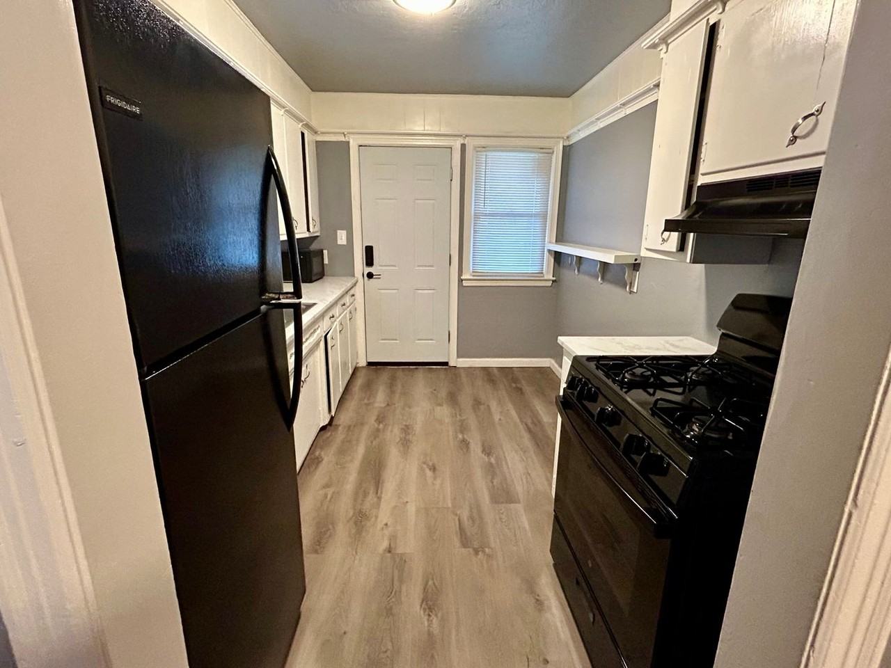 3044 Nw 28th St - Photo 6 of 20