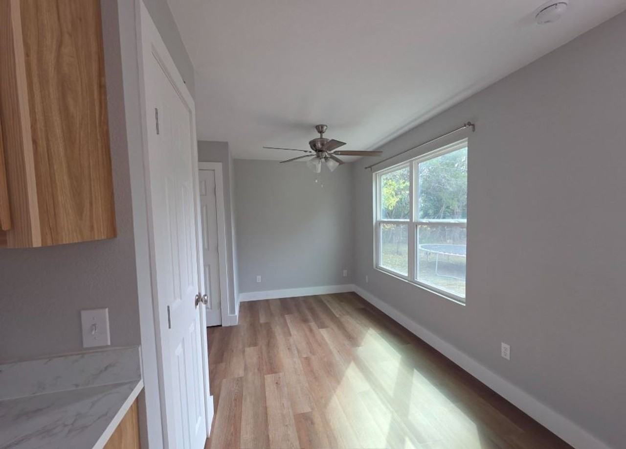505 505 East Lane - Studio - Photo 6 of 10