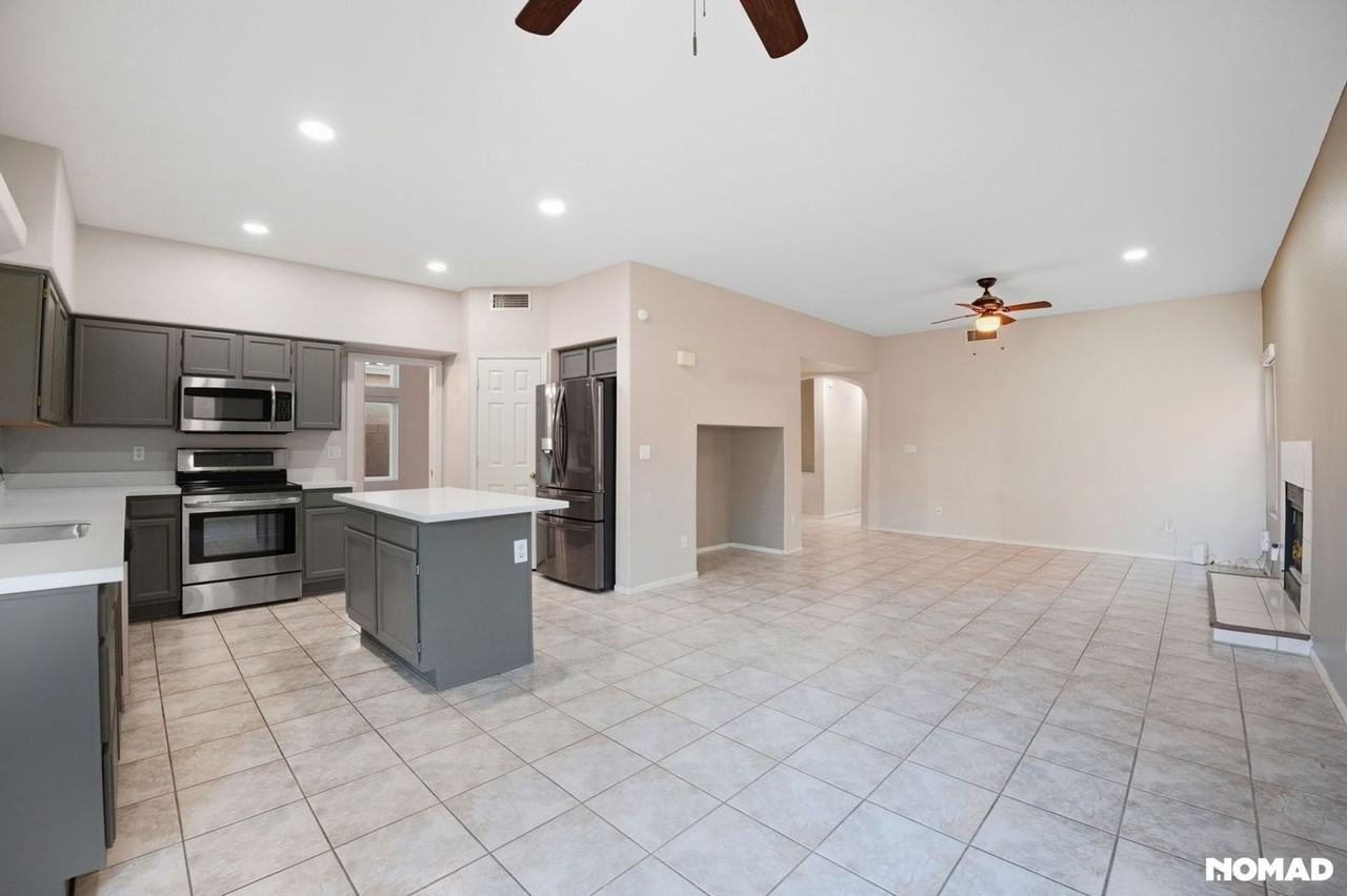 16626 S 15th St - Photo 6 of 28