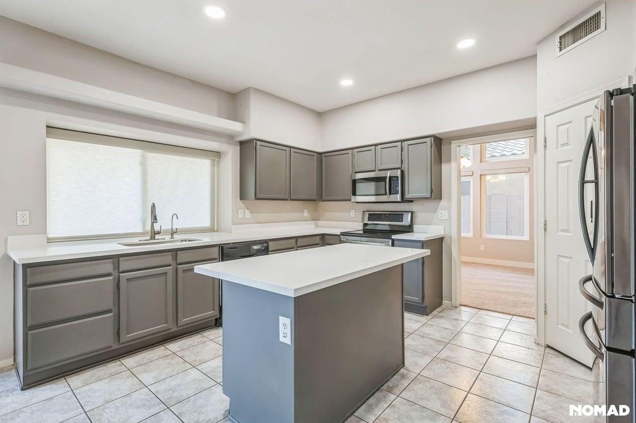 16626 S 15th St - Photo 4 of 28