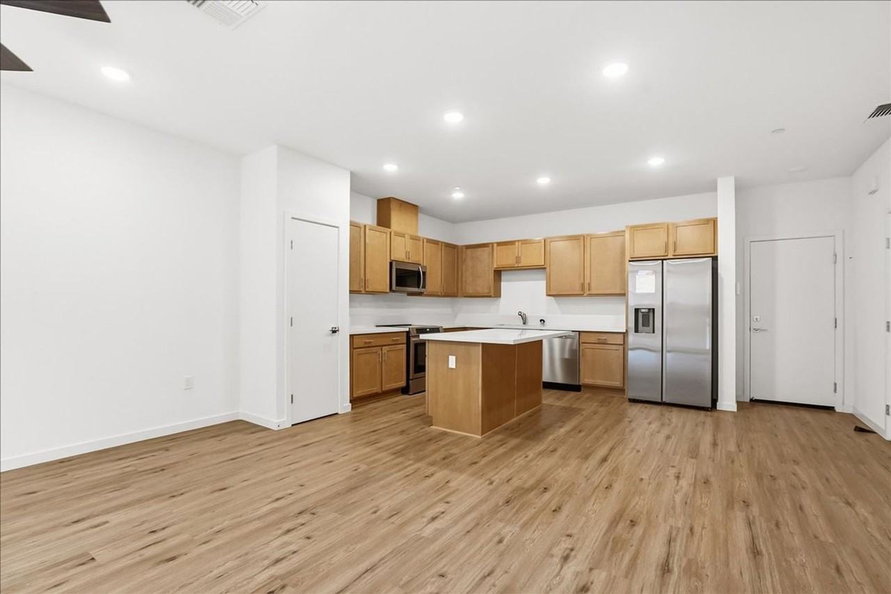 6117 Bridgecross Dr - Photo 4 of 25