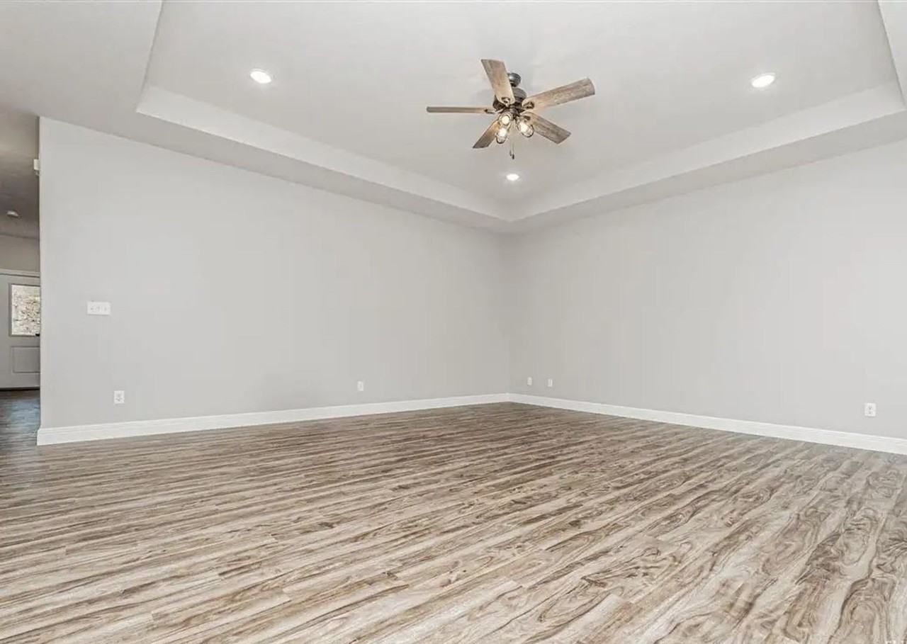 1642 Kenneth Dr - Photo 2 of 21