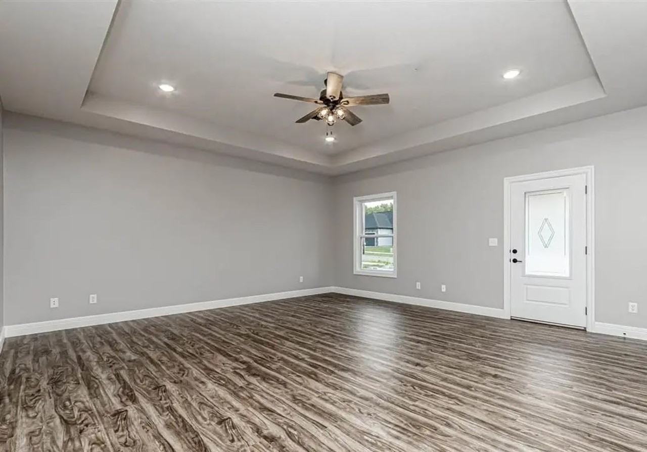 1642 Kenneth Dr - Photo 3 of 21