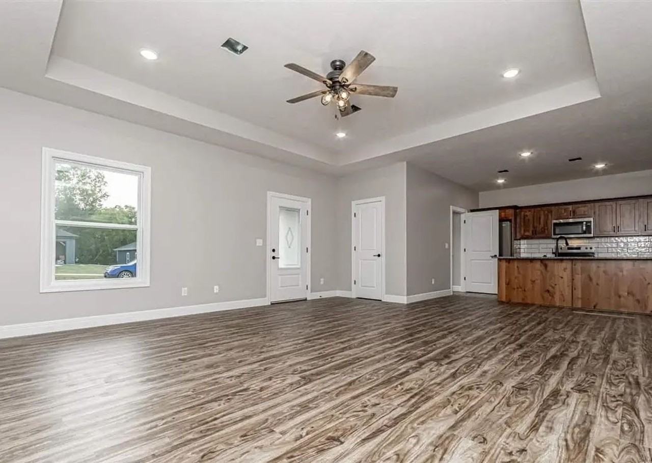 1642 Kenneth Dr - Photo 4 of 21