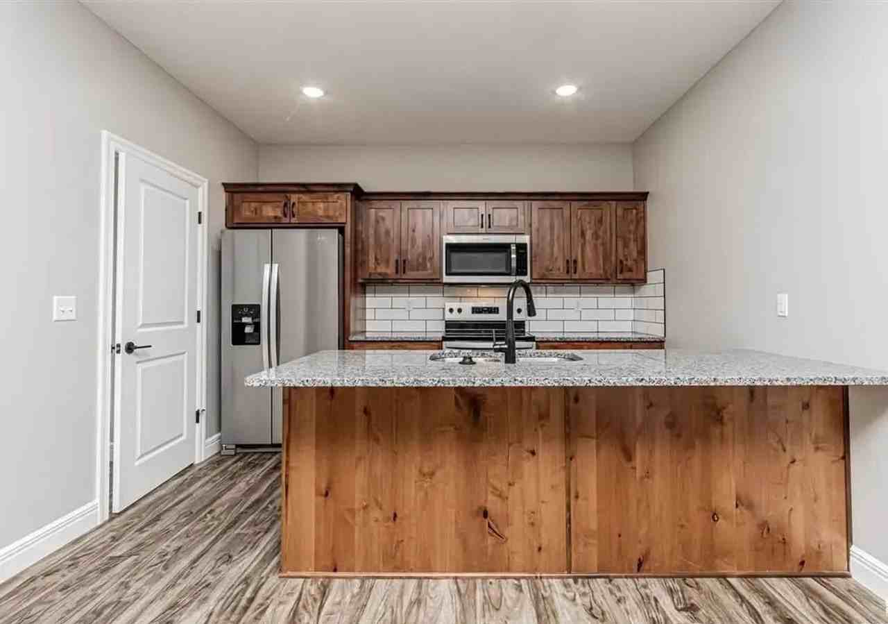 1642 Kenneth Dr - Photo 5 of 21