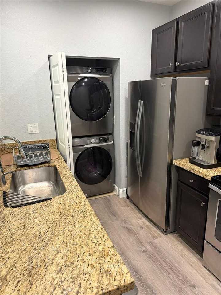 1505 Southwest 147th Avenue - Photo 2 of 22