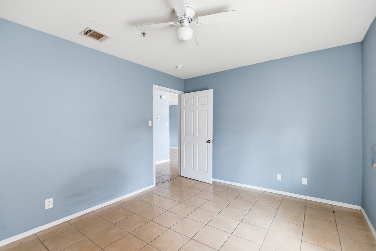 7627 Windsor Oaks - Photo 3 of 9